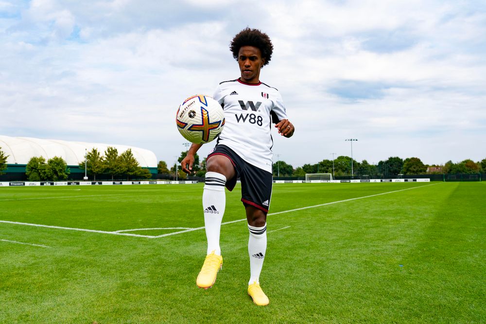 Willian signs for Fulham Willian signs for Fulham
