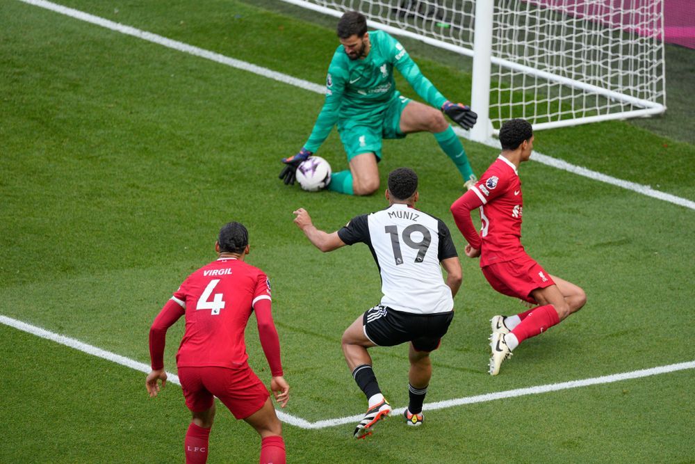 Rodrigo Muniz is denied by Alisson