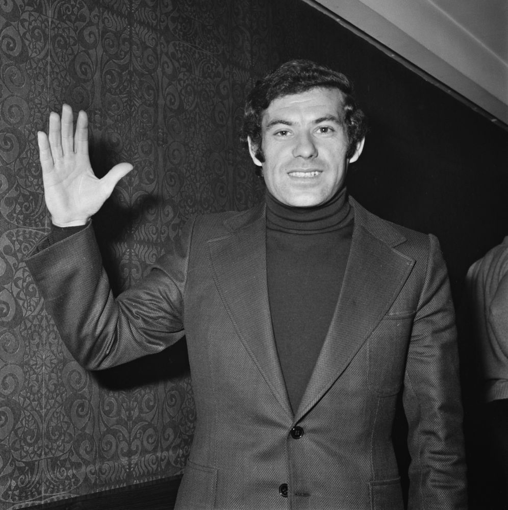 Antonio in London ahead of Benfica's friendly at Craven Cottage in 1972 Antonio in London ahead of Benfica's friendly at Craven Cottage in 1972