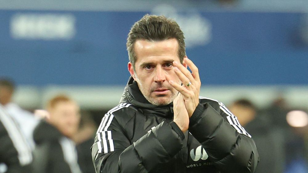 Marco Silva applauds the away support against Everton Marco Silva applauds the away support against Everton