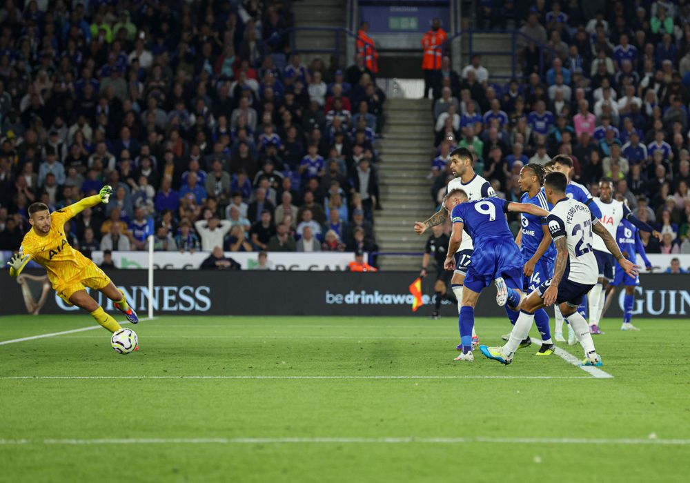 Jamie Vardy heads in for Leicester