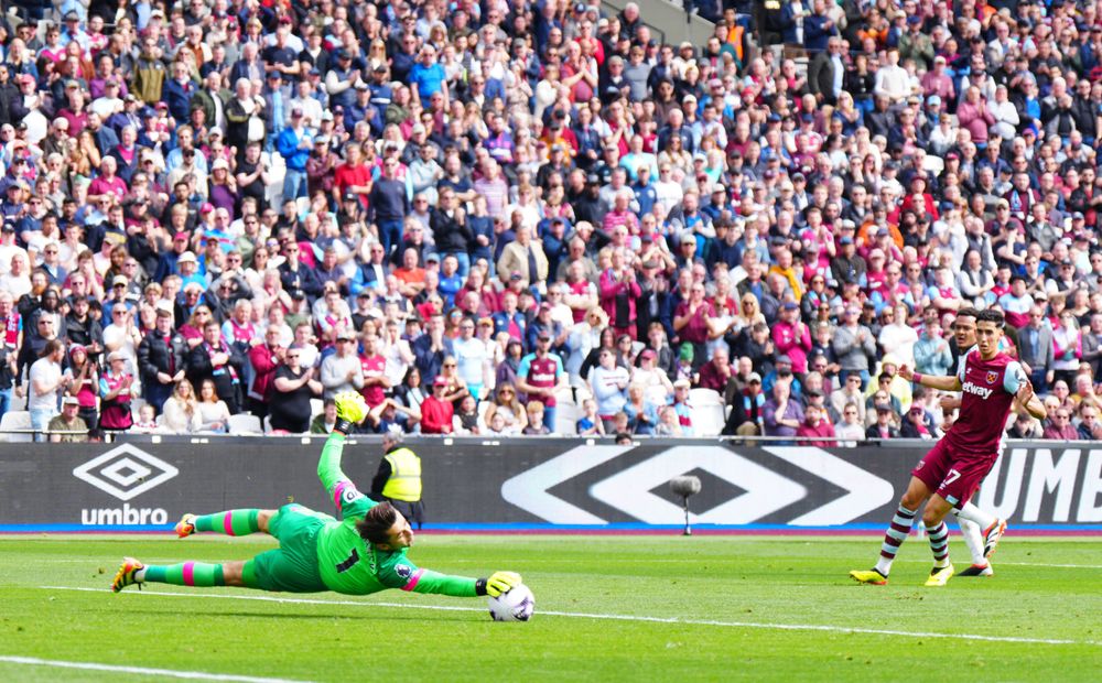 Lukasz Fabianski saves from Rodrigo Muniz Lukasz Fabianski saves from Rodrigo Muniz