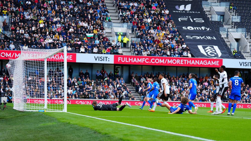 Willian's free-kick goes all the way in