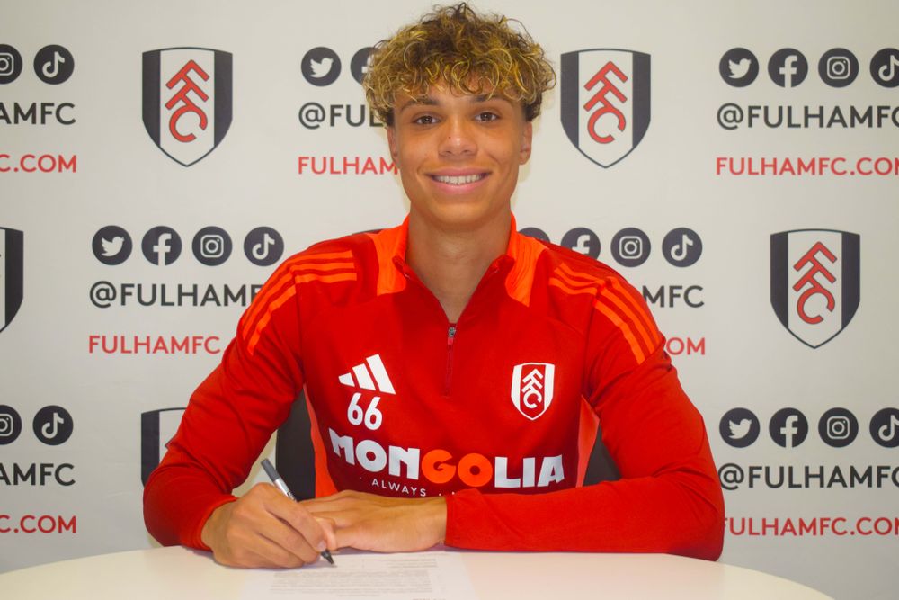 Fulham defender Samuel Tabares puts pen to paper on his pro contract Fulham defender Samuel Tabares puts pen to paper on his pro contract