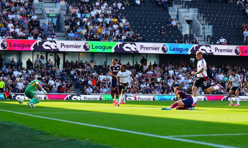 Emile Smith Rowe scores Fulham's second goal Emile Smith Rowe scores Fulham's second goal