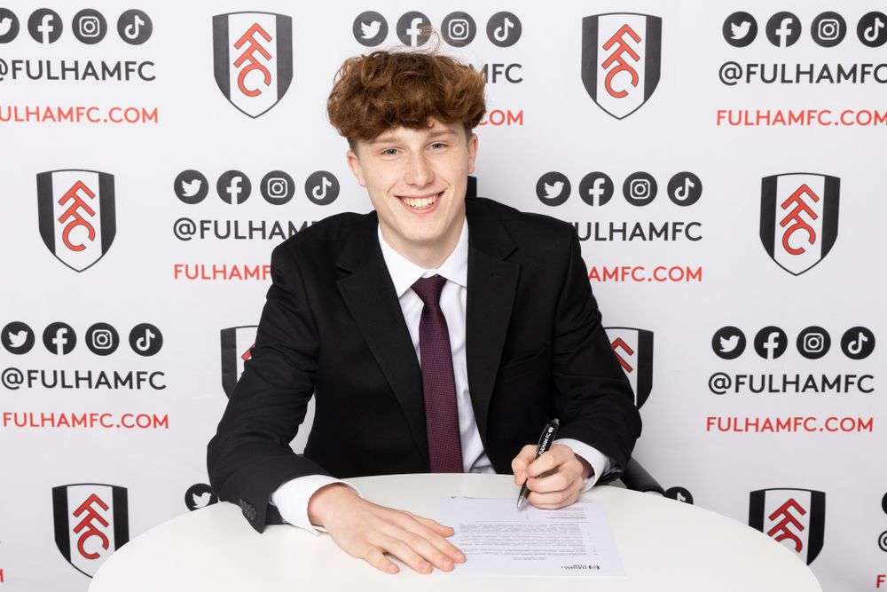 Fulham's Quinn Schutter signs his scholarship Fulham's Quinn Schutter signs his scholarship