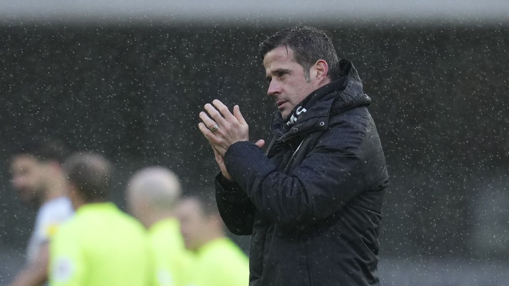 Marco Silva applauds the Fulham fans Marco Silva applauds the Fulham fans