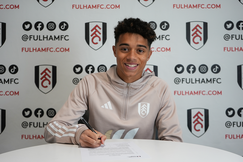 King signs