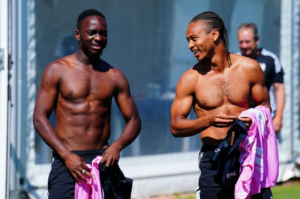 Neeskens Kebano and Bobby De Cordova-Reid head out for training during the heatwave Neeskens Kebano and Bobby De Cordova-Reid head out for training during the heatwave