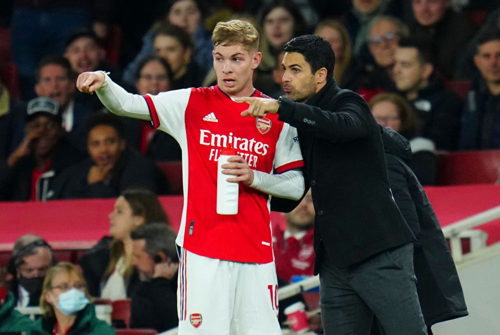 Mikel Arteta issues some instruction to Emile Smith Rowe Mikel Arteta issues some instruction to Emile Smith Rowe