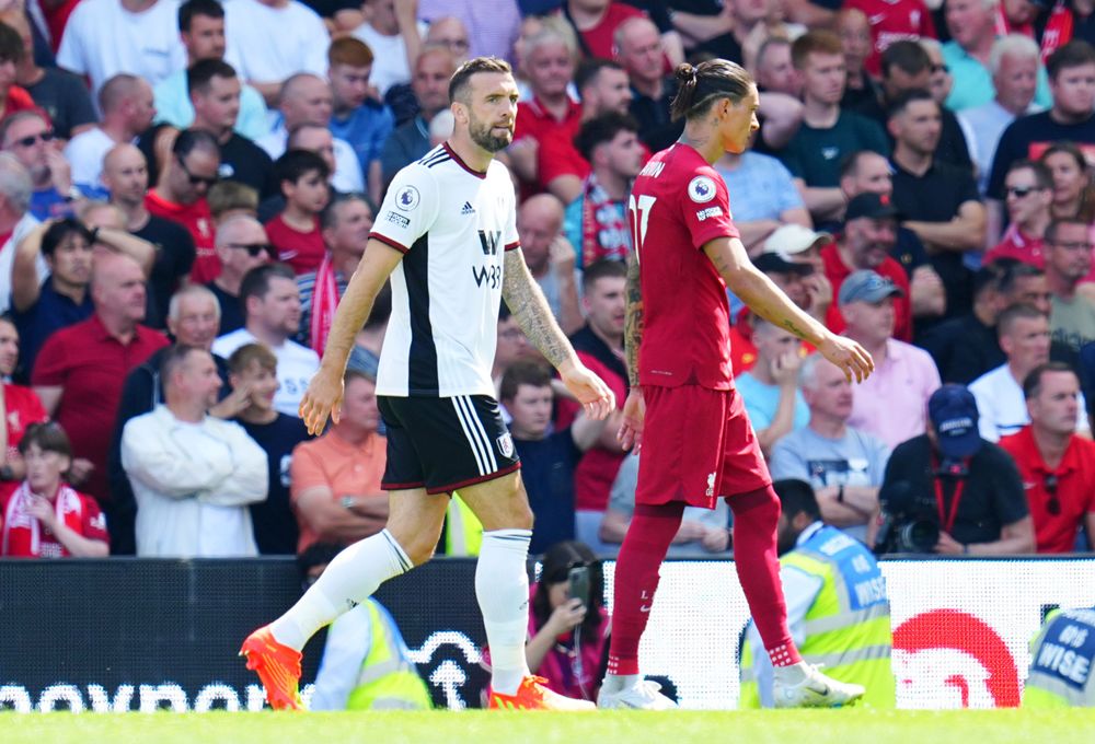 Shane Duffy keeps a close eye on Darwin Nunez