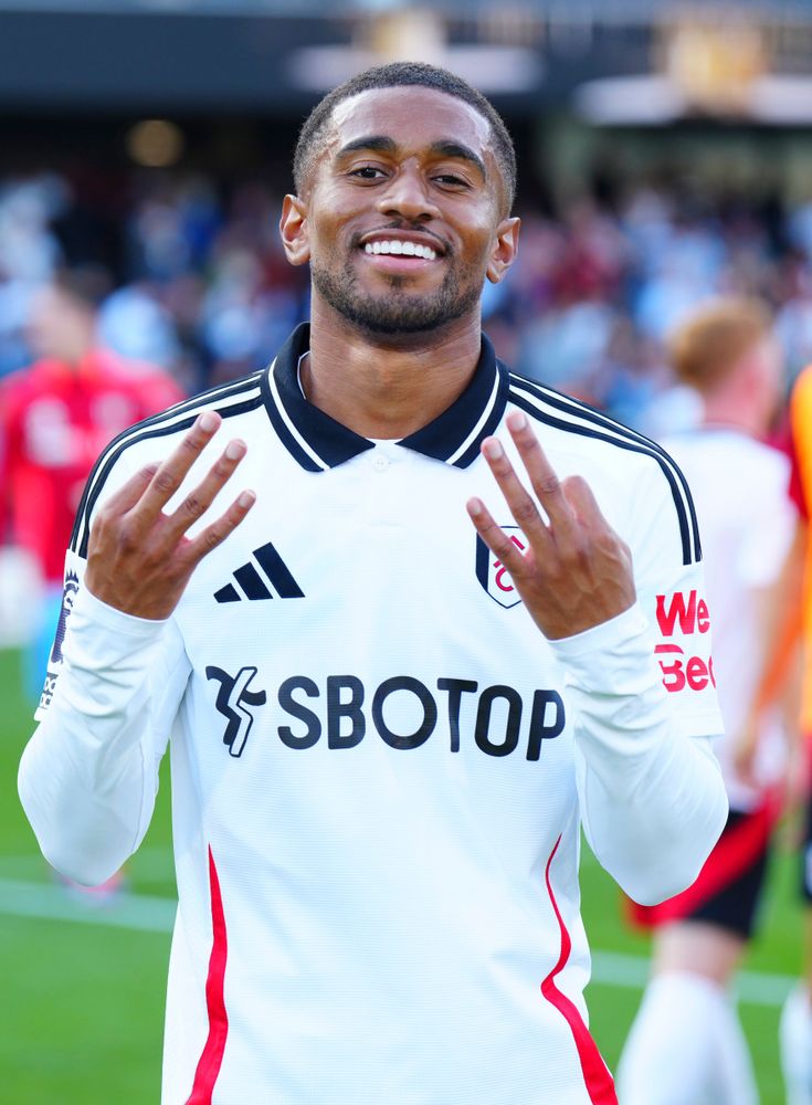 Reiss Nelson celebrates at full-time against Newcastle