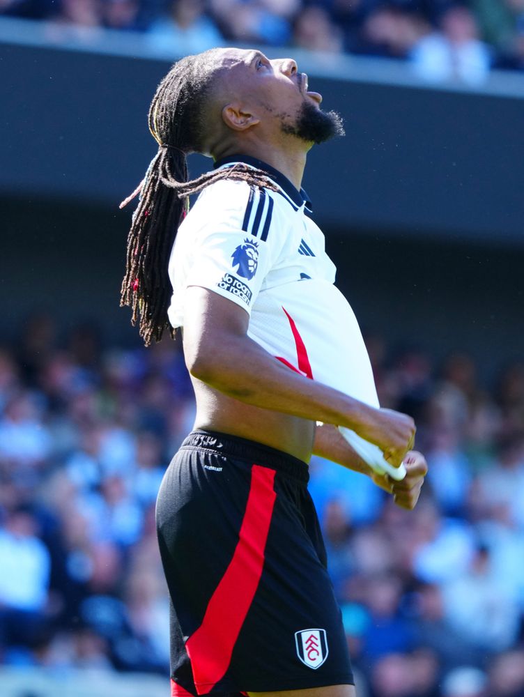 Alex Iwobi reacts in frustration during the defeat to Everton Alex Iwobi reacts in frustration during the defeat to Everton