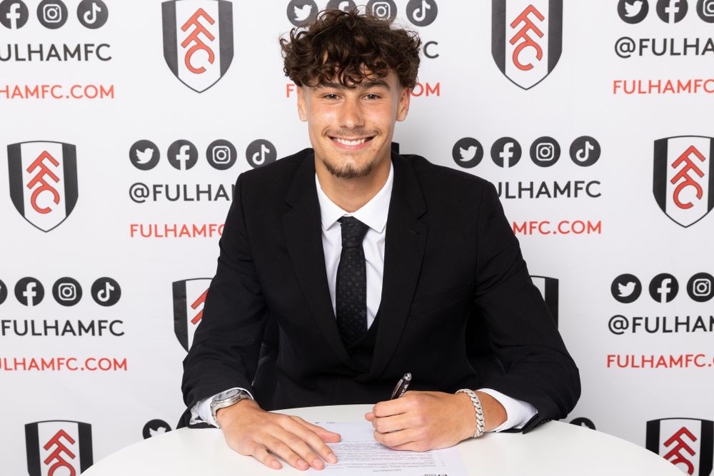 Fulham's Callum Cliff signs his Scholarship Fulham's Callum Cliff signs his Scholarship