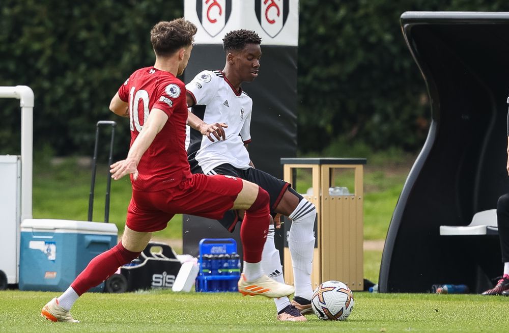 Araujo plays the ball down the wing