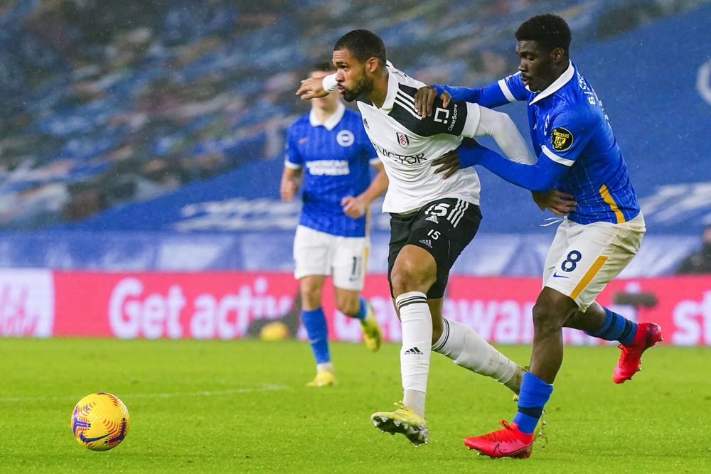 Loftus-Cheek tries to keep possession