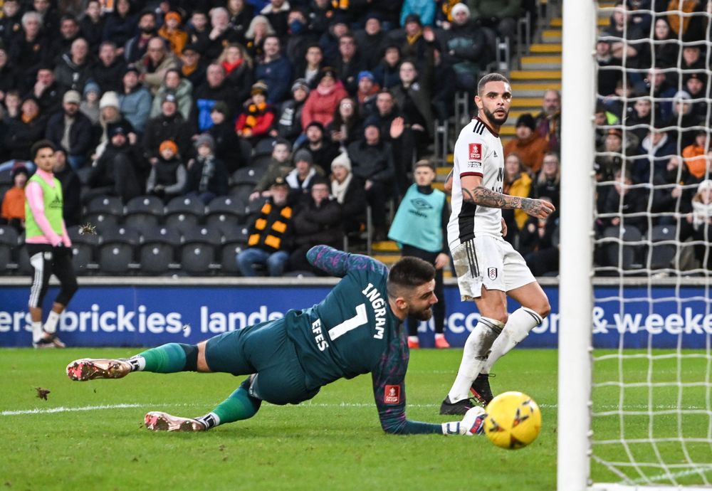 Layvin Kurzawa scores a goal against Hull City