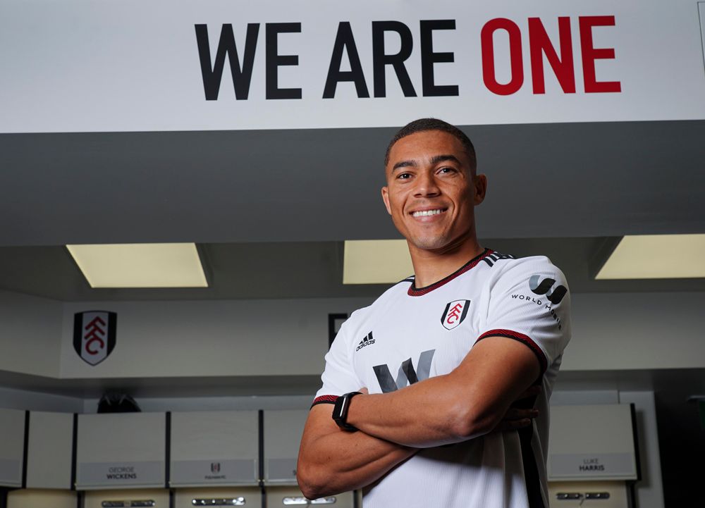 Carlos Vinicius signs for Fulham