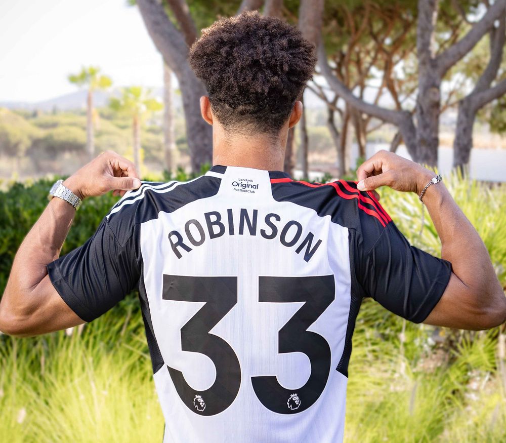 Antonee Robinson poses with 33 shirt Antonee Robinson poses with 33 shirt