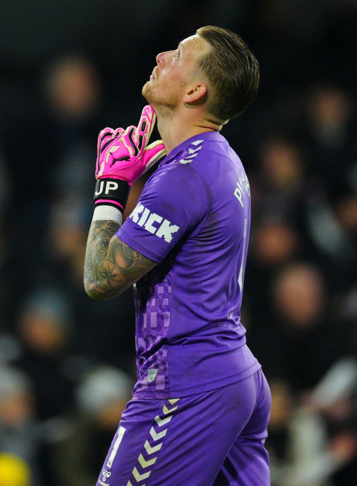 Jordan Pickford reacts Jordan Pickford reacts