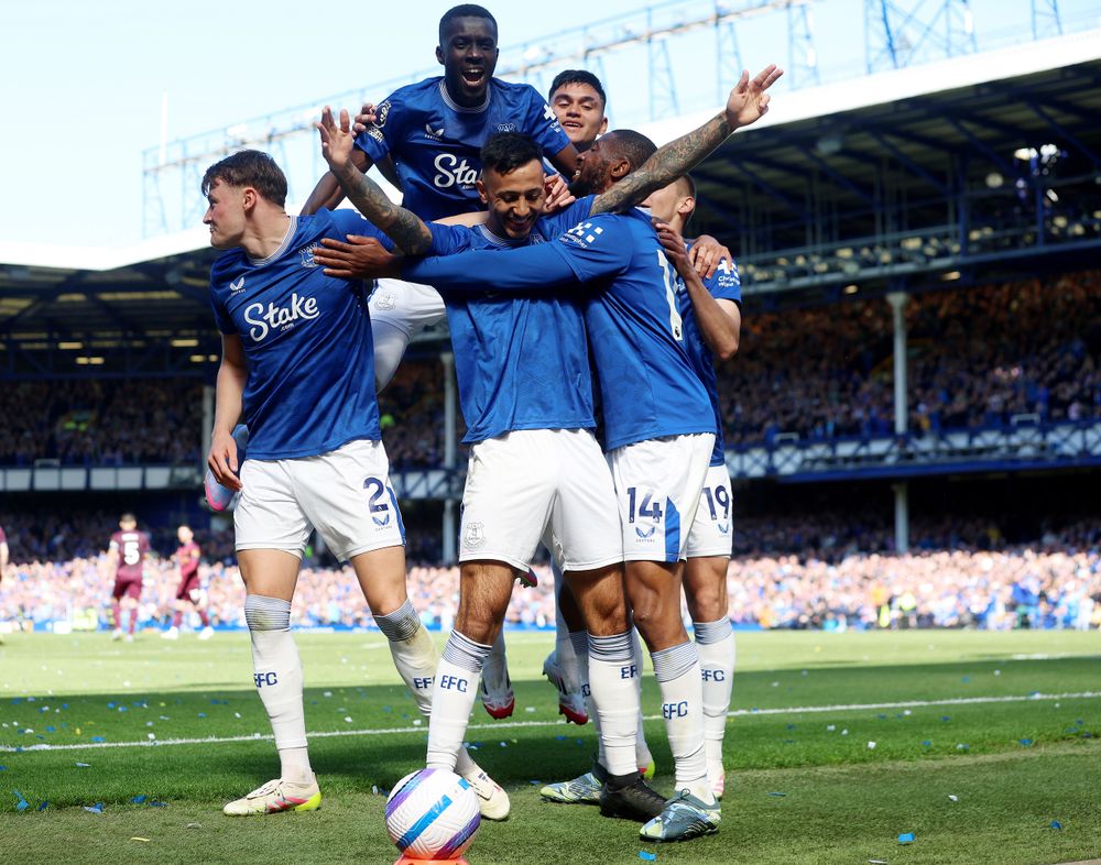 Everton celebrate Dwight McNeil's goal against Ipswich Town Everton celebrate Dwight McNeil's goal against Ipswich Town