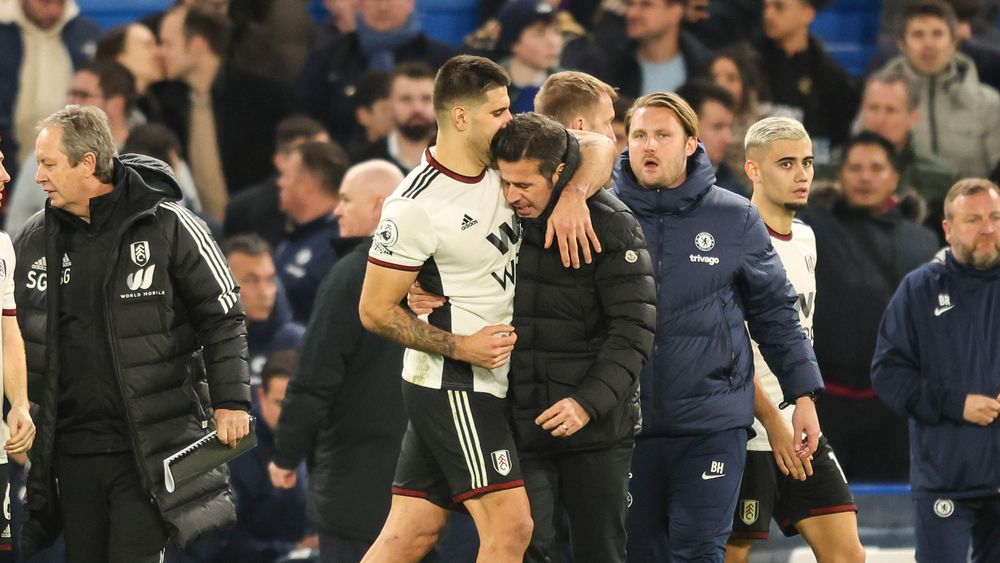 Aleksandar Mitrović and Marco Silva embrace following Fulham's draw at Chelsea