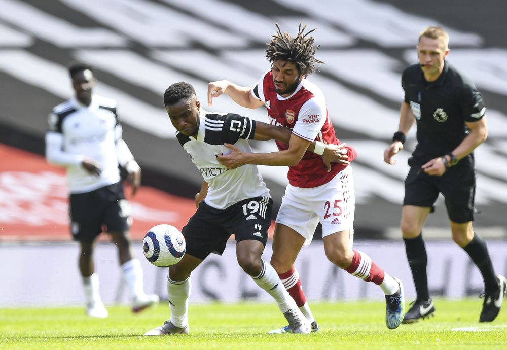 Ademola Lookman fends off Mohamed Elneny.