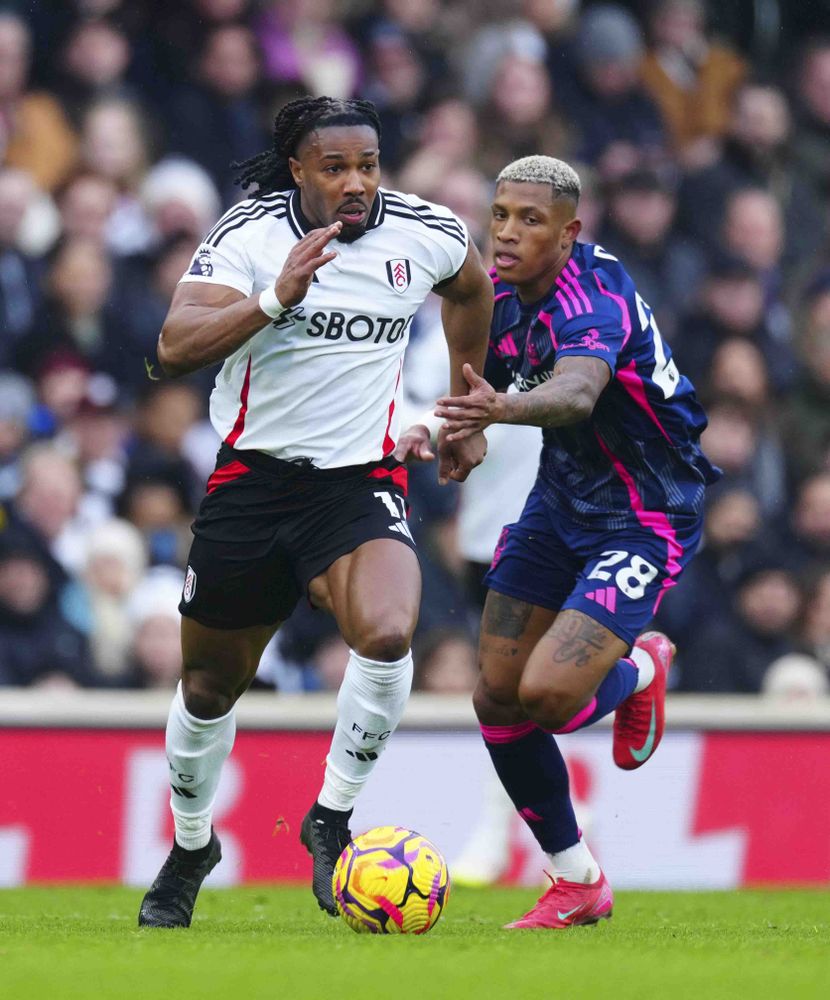 Adama Traore breaks beyond Danilo
