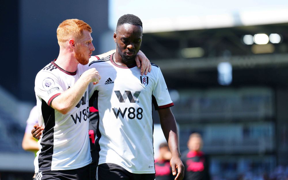 Harrison Reed chats to Neeskens Kebano at half-time