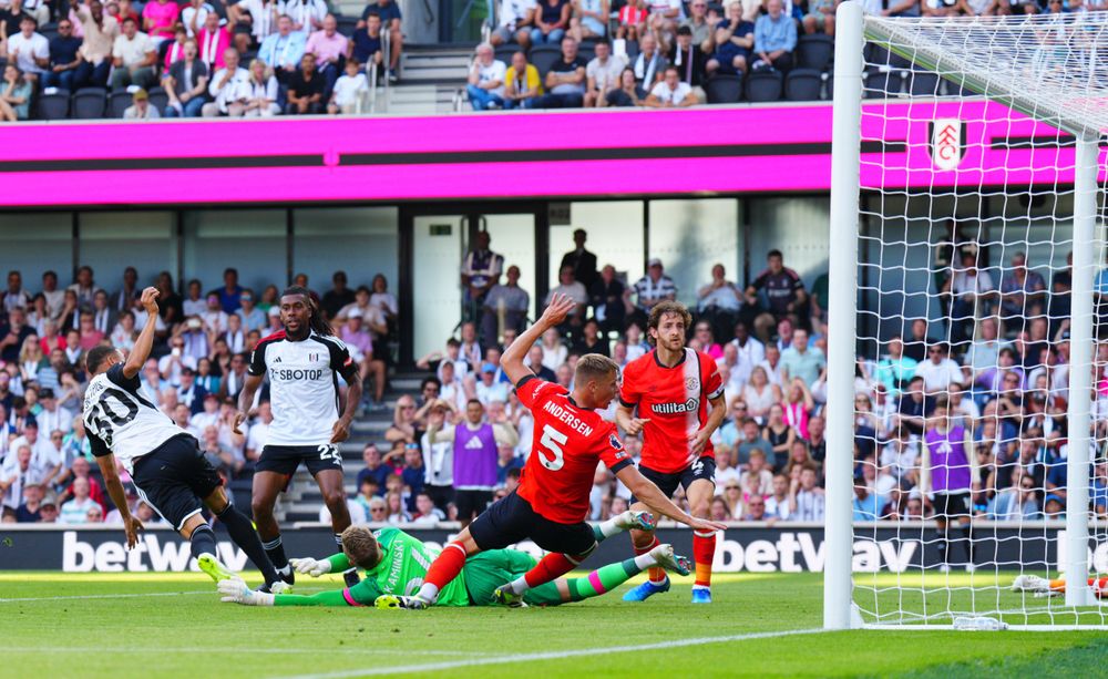 Carlos Vinicius opens the scoring Carlos Vinicius opens the scoring