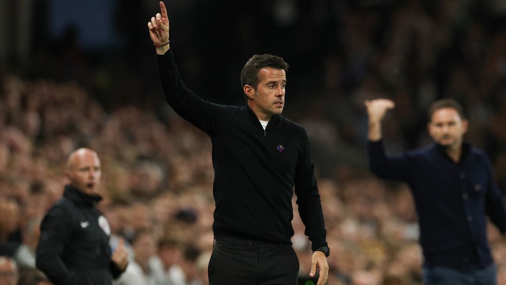 Marco Silva on the touchline against Everton