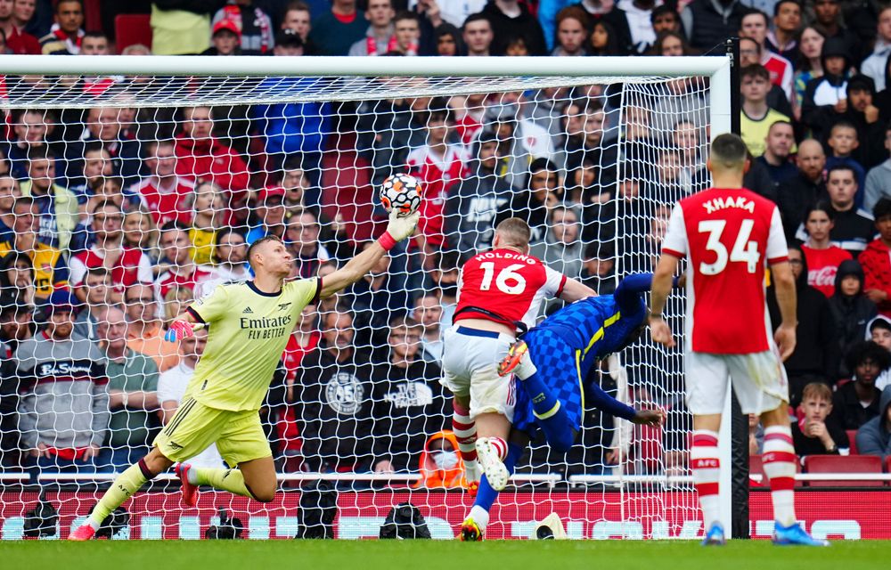 Bernd Leno makes a great save to deny Romelu Lukaku