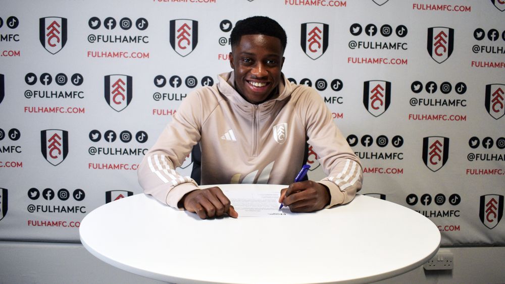 Fulham defender Jonathan Esenga puts pen to paper on his first pro deal Fulham defender Jonathan Esenga puts pen to paper on his first pro deal