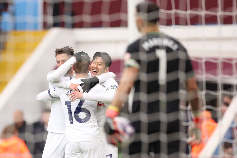 Spurs celebrate scoring against Aston Villa Spurs celebrate scoring against Aston Villa