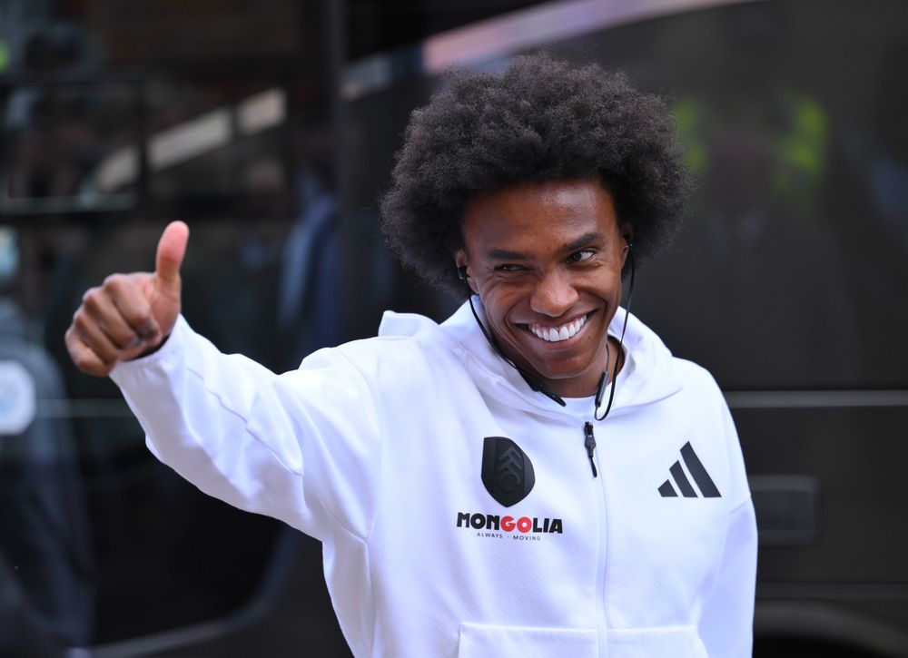 Willian gives fans a thumbs up after arriving at Craven Cottage Willian gives fans a thumbs up after arriving at Craven Cottage