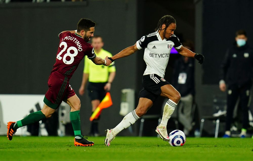 Bobby De Cordova-Reid races past his man.