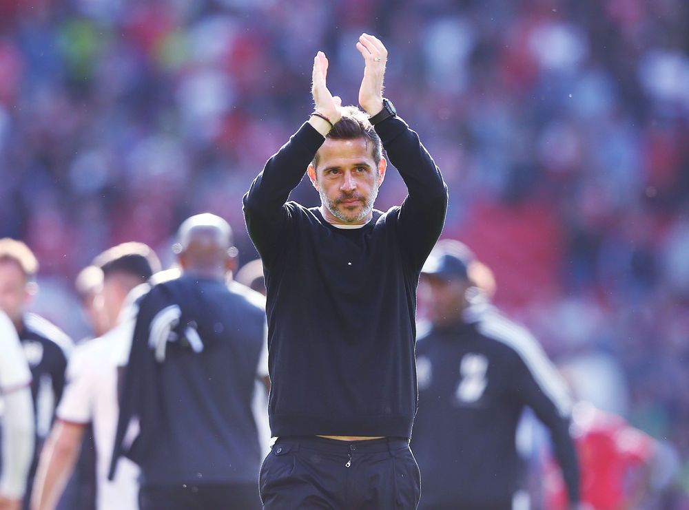 Marco Silva applauds the Fulham fans at half-time