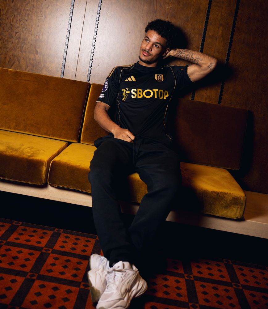 Oscar Bobb signs for Fulham