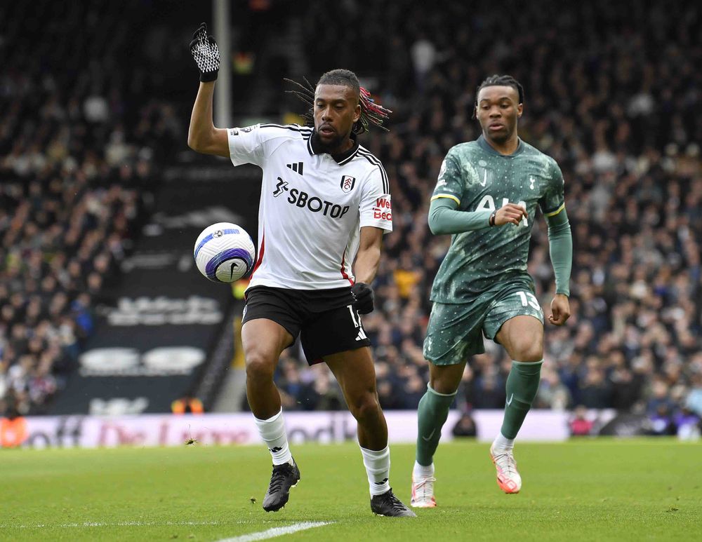 Alex Iwobi on the ball Alex Iwobi on the ball