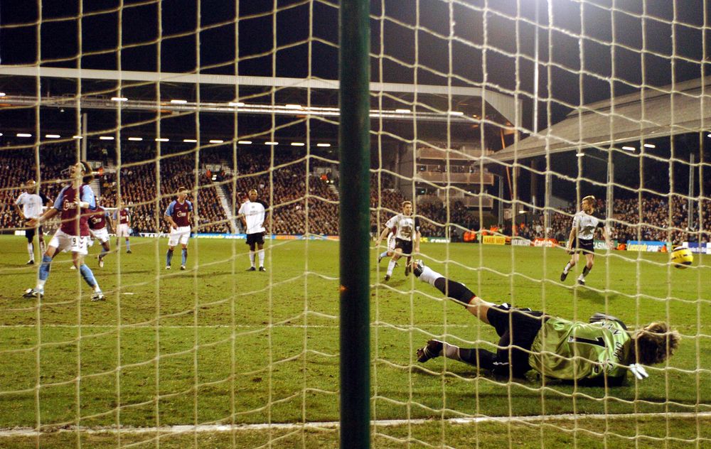 Edwin van der Sar saved Juan Pablo Angel's penalty