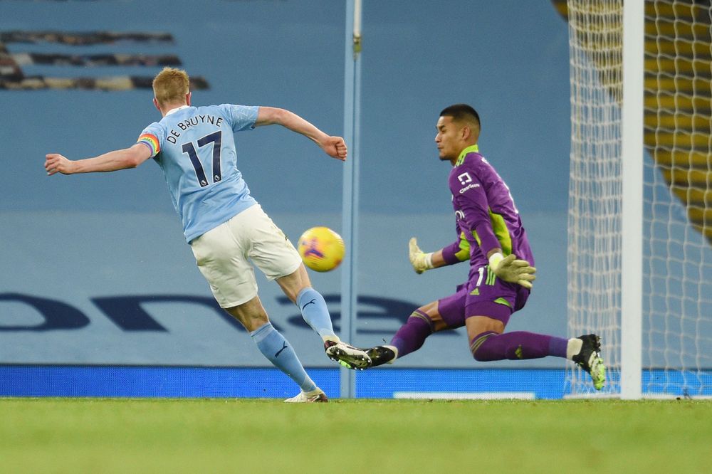 Alphonse Areola makes a superb stop from Kevin De Bruyne Alphonse Areola makes a superb stop from Kevin De Bruyne