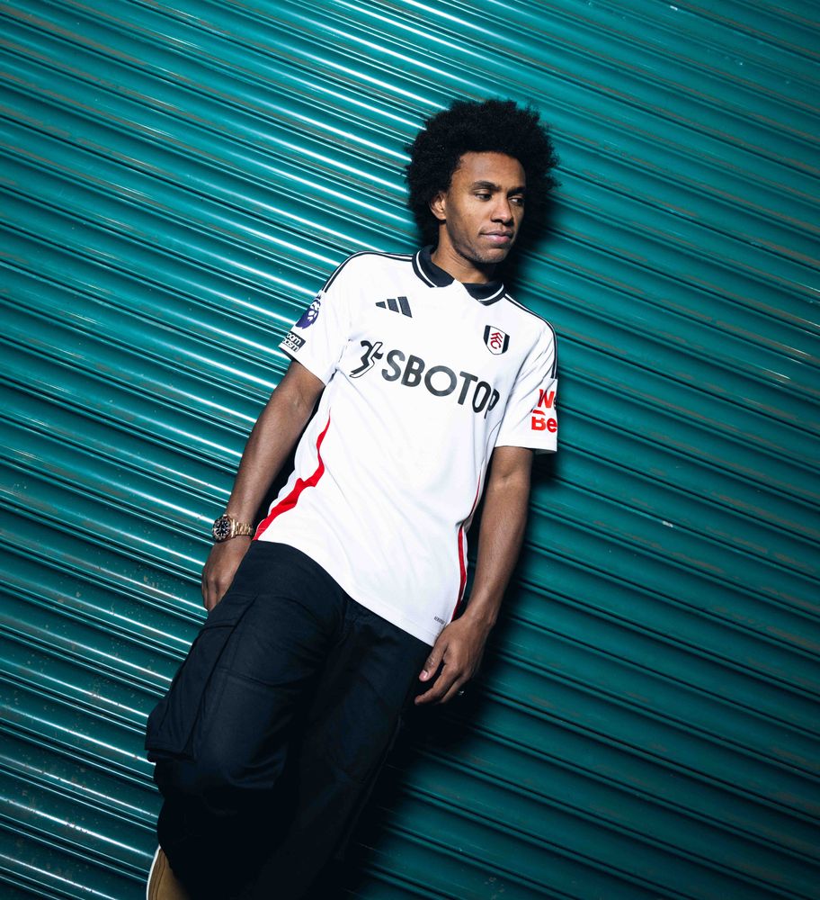 Willian signs for Fulham Willian signs for Fulham
