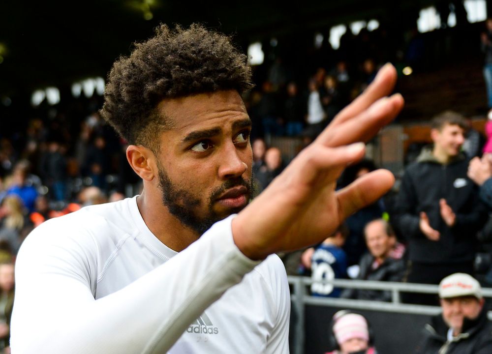 Cyrus Christie acknowledges the fans Cyrus Christie acknowledges the fans