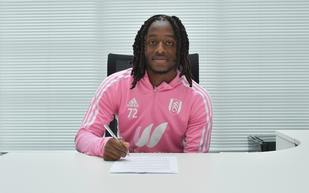 Imani Lanquedoc signs Imani Lanquedoc signs