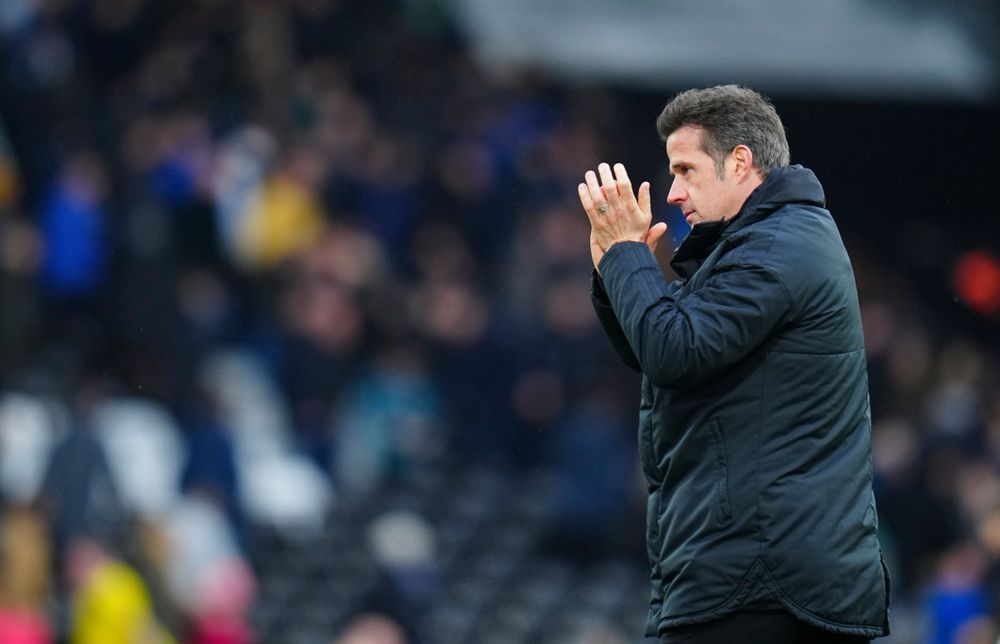 Marco Silva applauds the fans Marco Silva applauds the fans