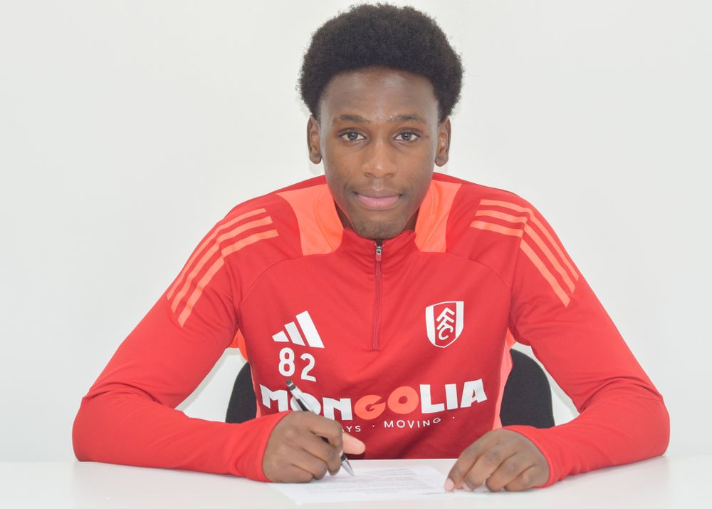 Eddy Nsasi signs his first professional contract at Fulham Eddy Nsasi signs his first professional contract at Fulham