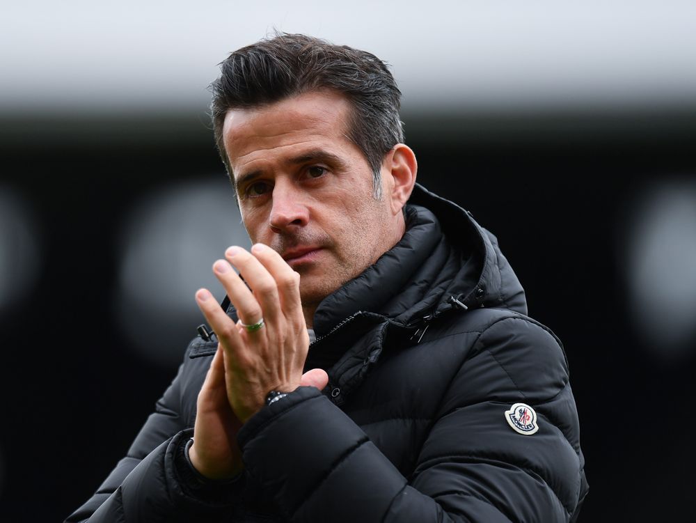 Marco Silva applauds the fans at full-time