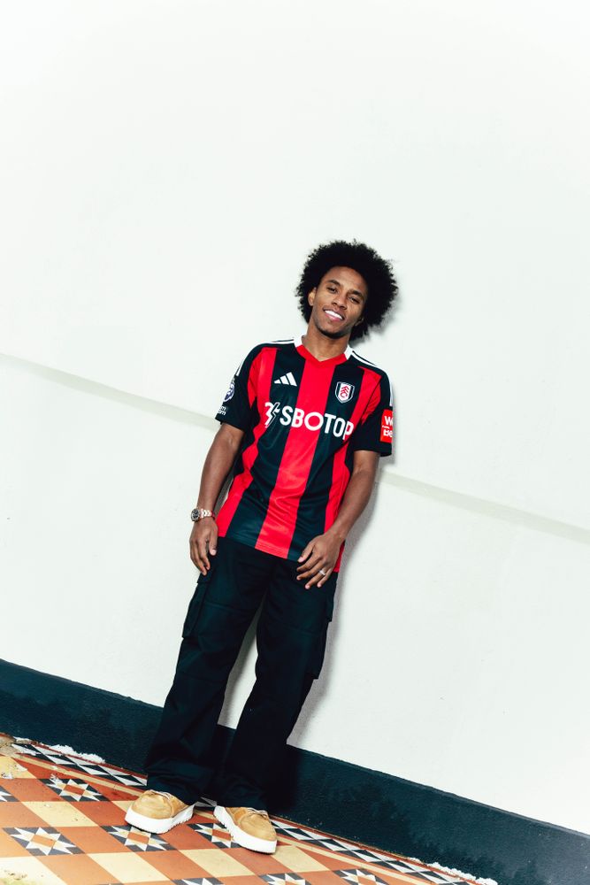 Willian in the Fulham away shirt Willian in the Fulham away shirt