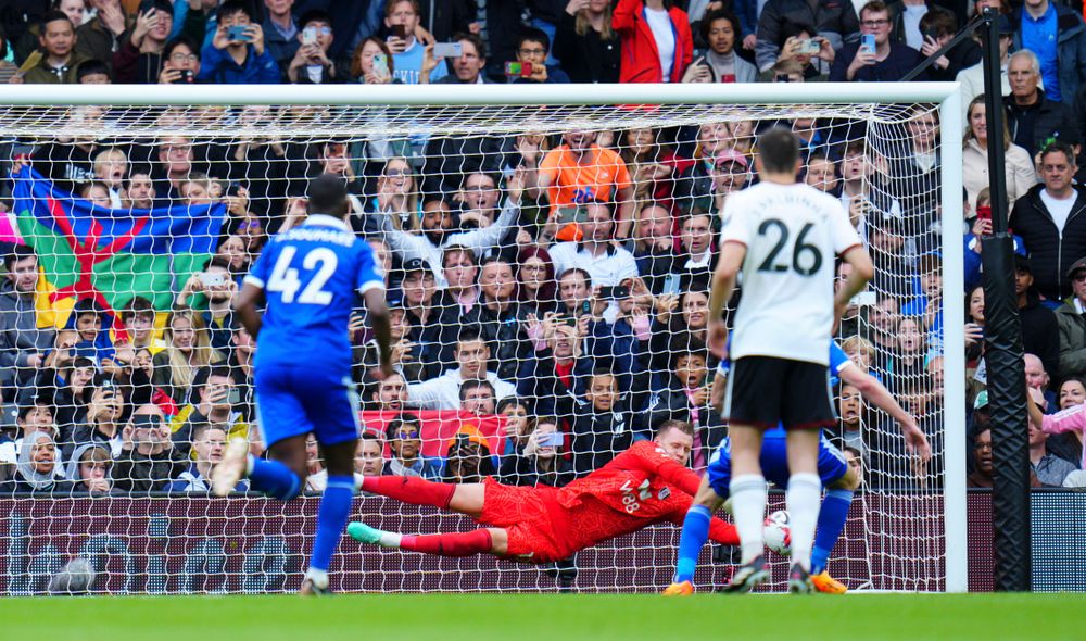 Bernd Leno saves Jamie Vardy's penalty