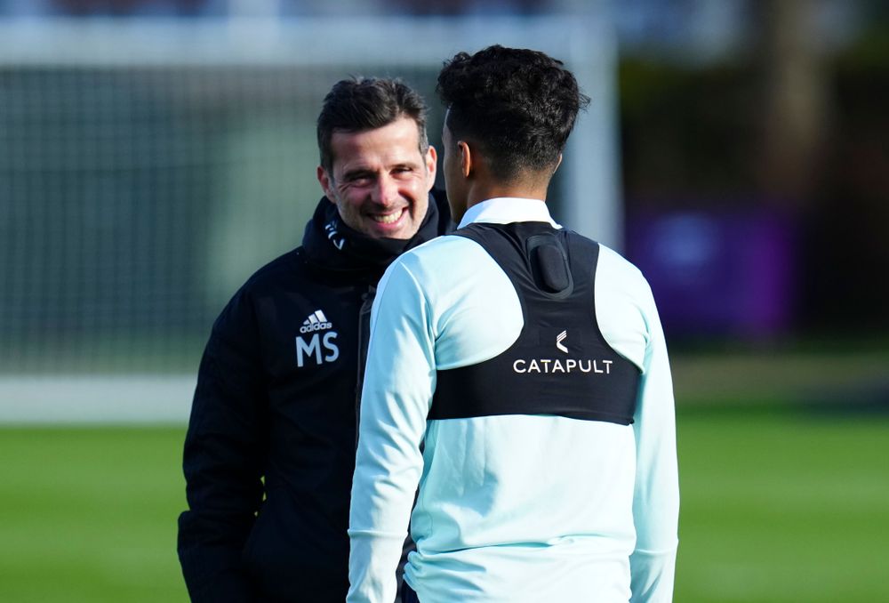 Marco Silva chats with Fabio Carvalho